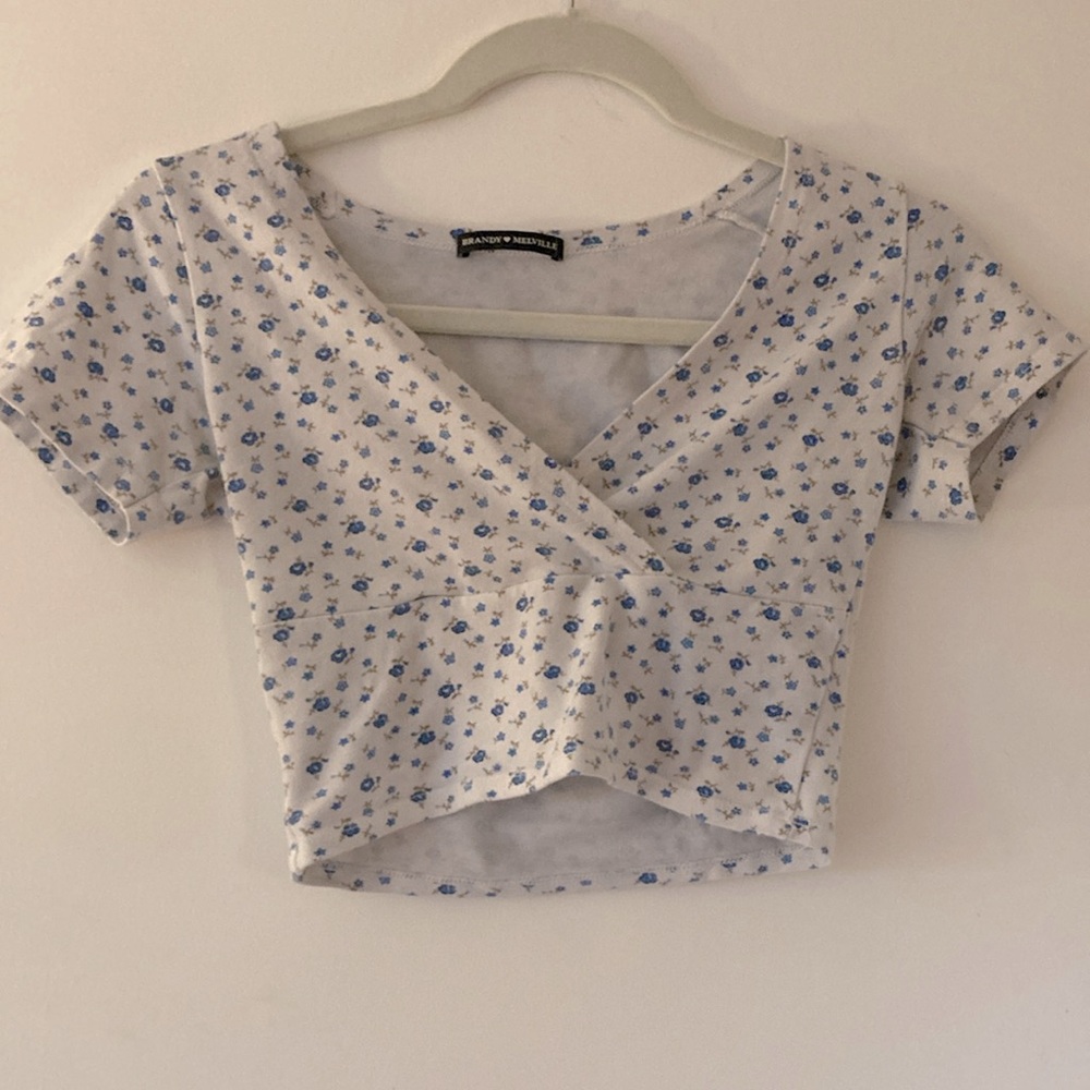 Brandy Melville Crossover Crop Top